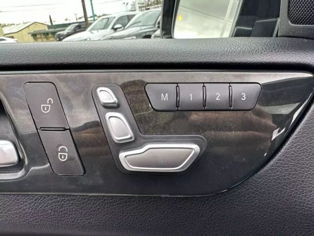 Vehicle image 32 of 50