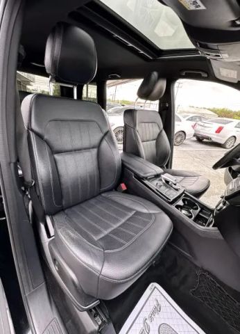 Vehicle image 17 of 50