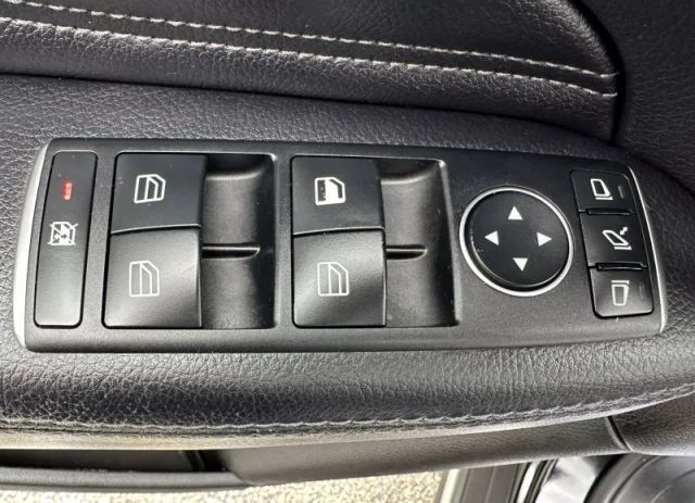 Vehicle image 47 of 50