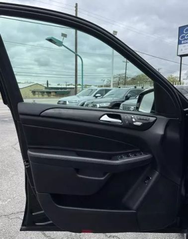 Vehicle image 41 of 50