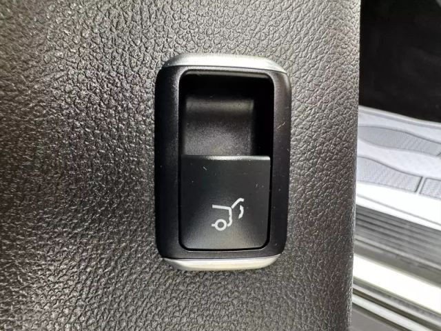 Vehicle image 36 of 50