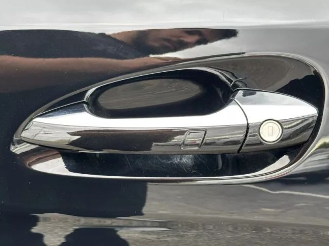 Vehicle image 33 of 50