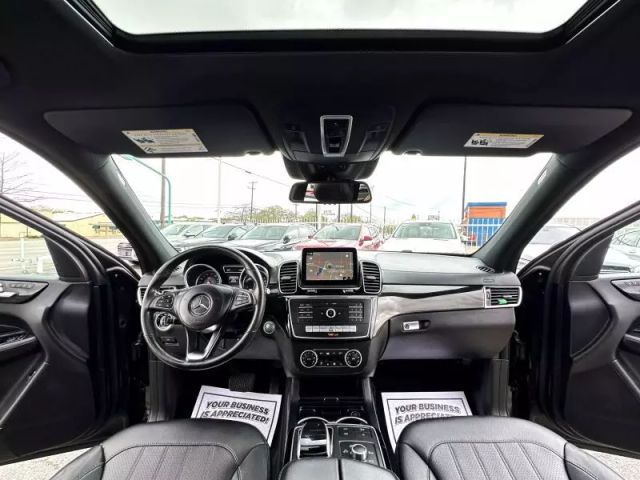 Vehicle image 18 of 50