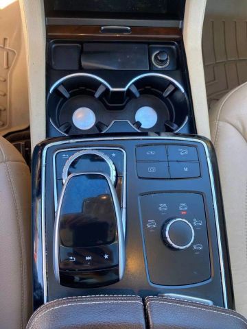 Vehicle image 23 of 32