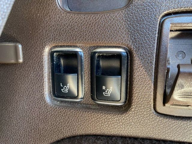 Vehicle image 17 of 32