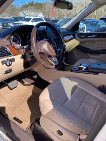 Vehicle image 18 of 32