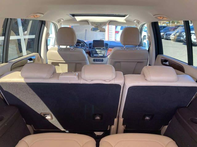 Vehicle image 14 of 32