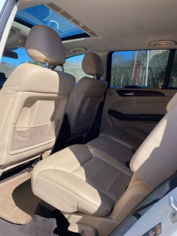 Vehicle image 10 of 32