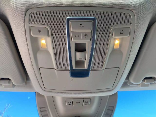 Vehicle image 24 of 32