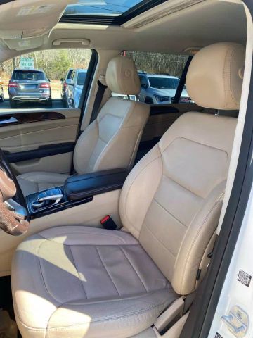Vehicle image 9 of 32