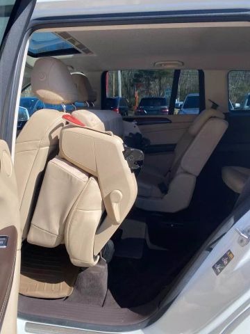 Vehicle image 27 of 32