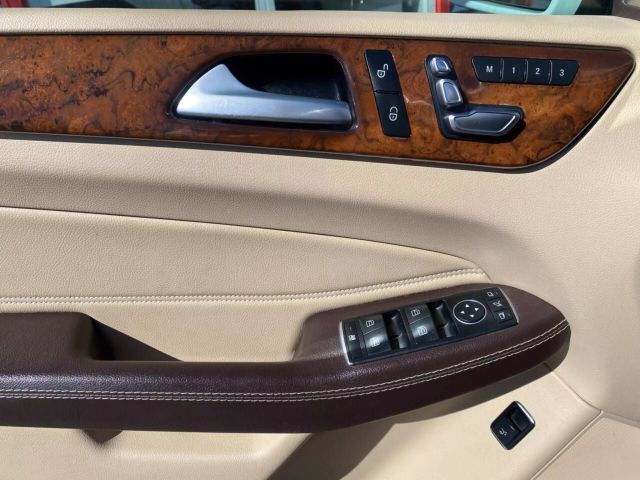 Vehicle image 15 of 32