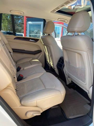 Vehicle image 26 of 32