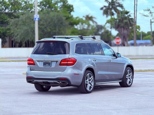 Vehicle image 9 of 32