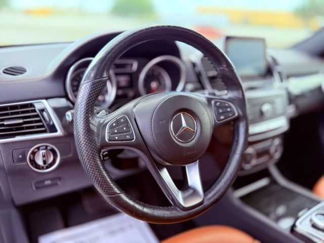 Vehicle image 26 of 32