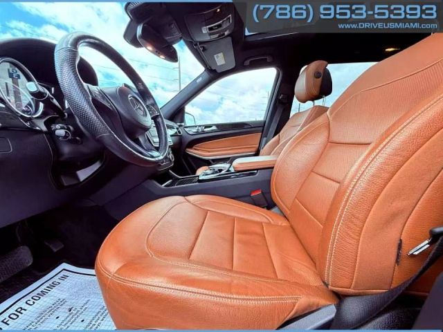 Vehicle image 17 of 32