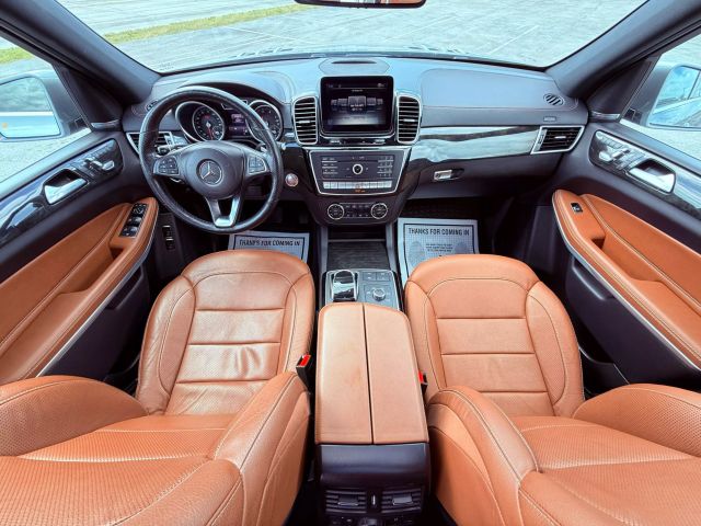Vehicle image 28 of 32