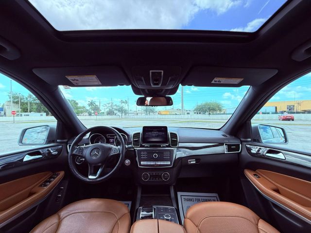 Vehicle image 29 of 32