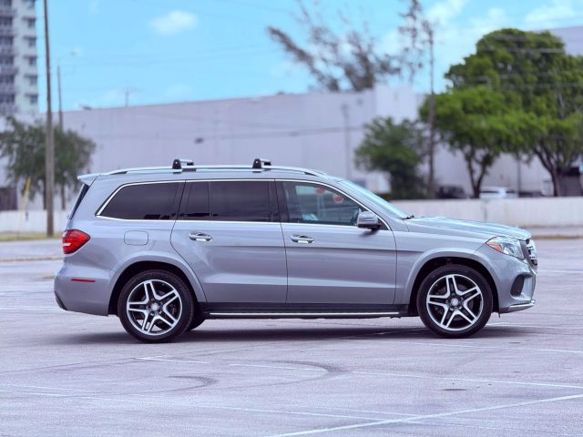 Vehicle image 8 of 32