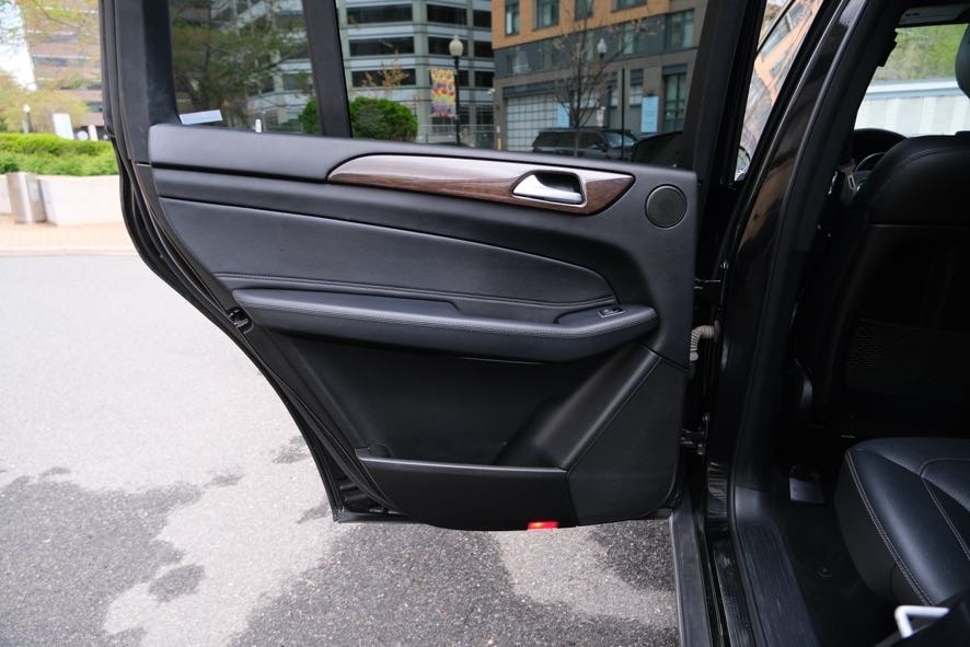 Vehicle image 23 of 47