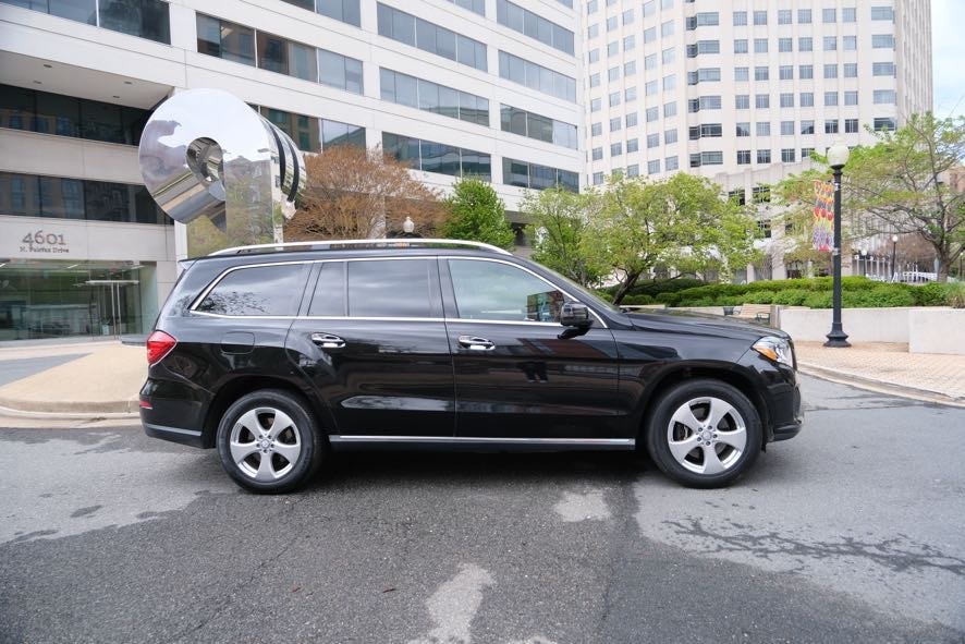 Vehicle image 4 of 47