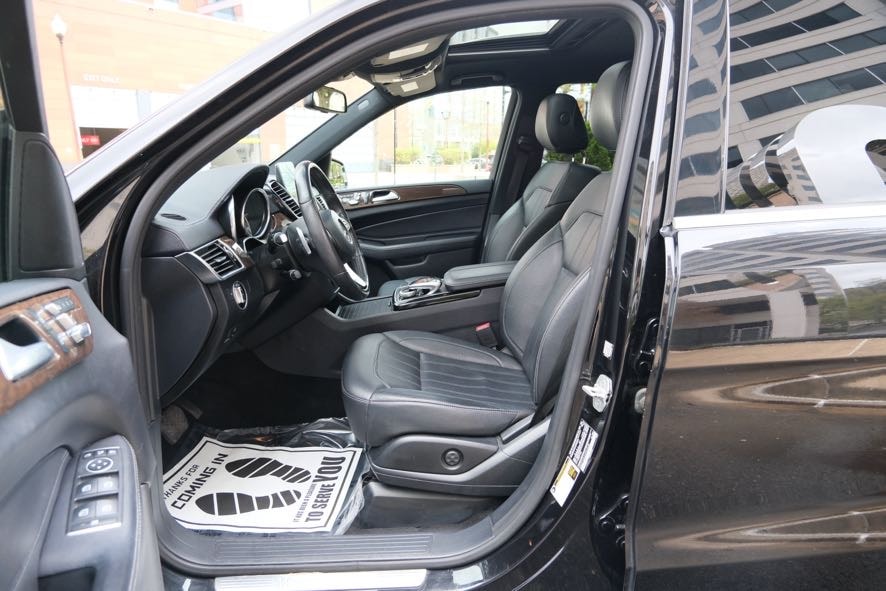 Vehicle image 16 of 47