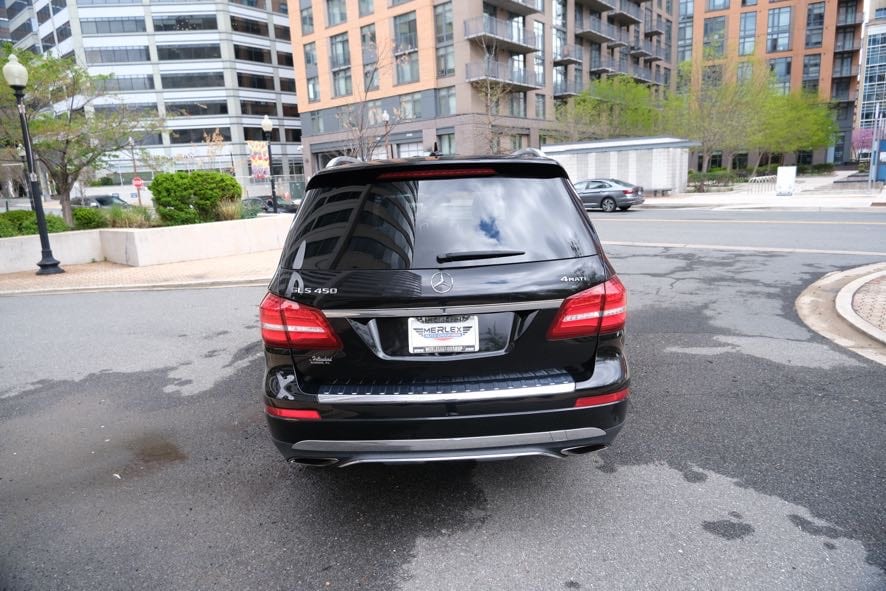 Vehicle image 10 of 47
