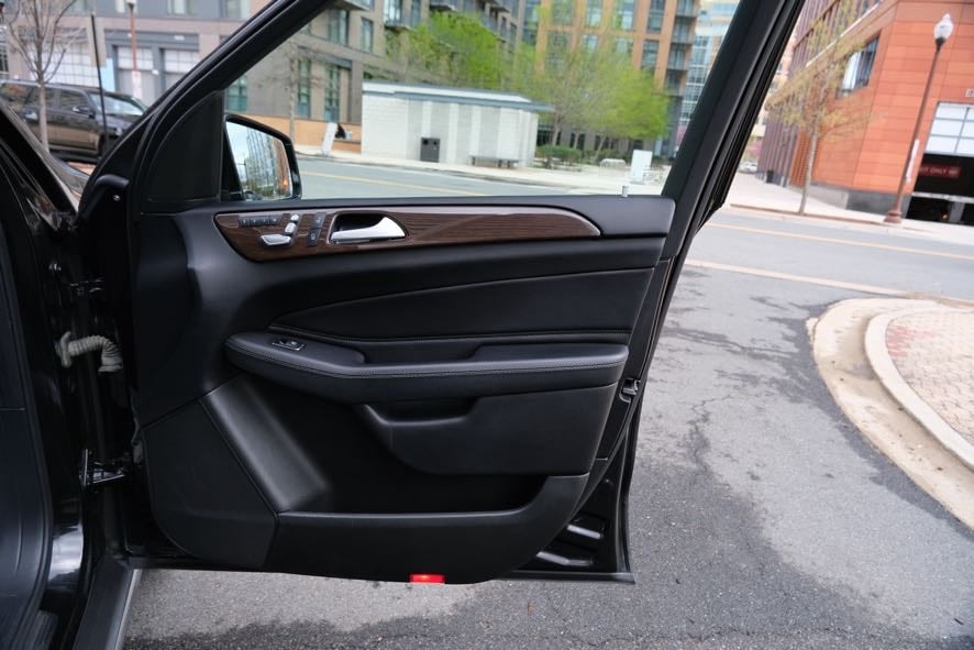 Vehicle image 36 of 47