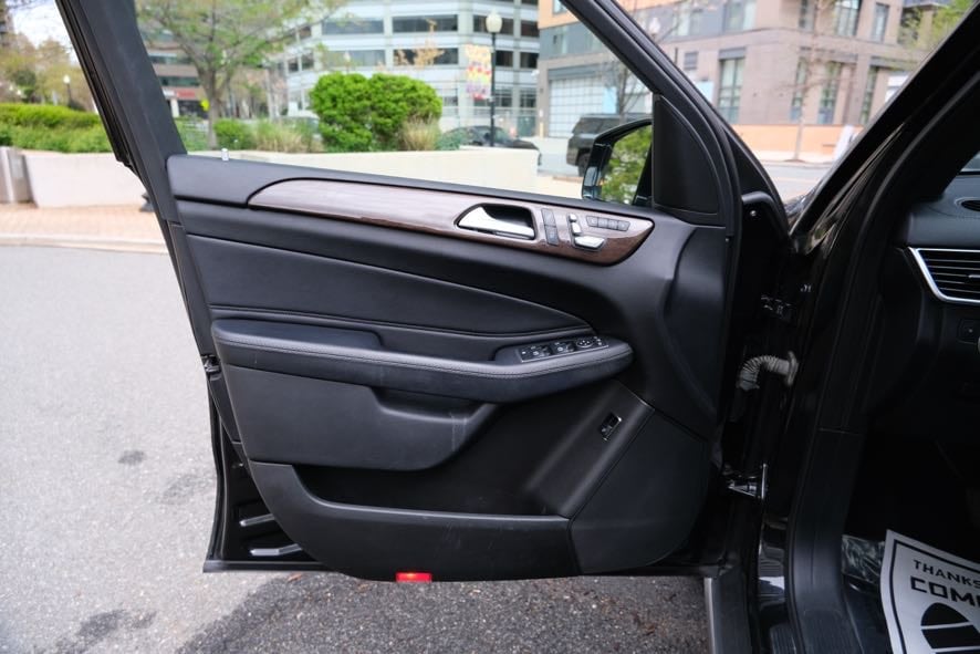 Vehicle image 17 of 47