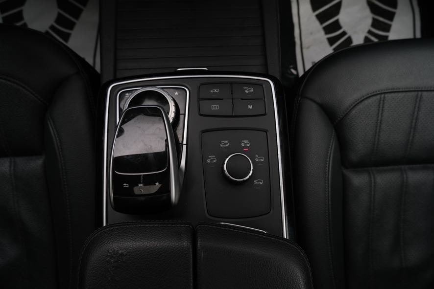 Vehicle image 32 of 47