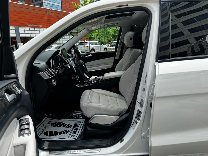 Vehicle image 16 of 46