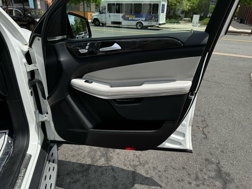 Vehicle image 38 of 46