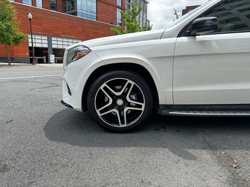 Vehicle image 9 of 46