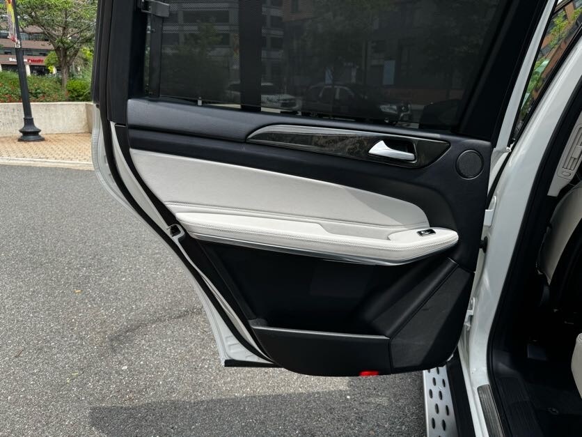 Vehicle image 23 of 46