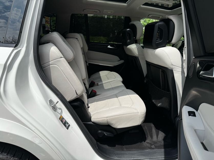 Vehicle image 26 of 46