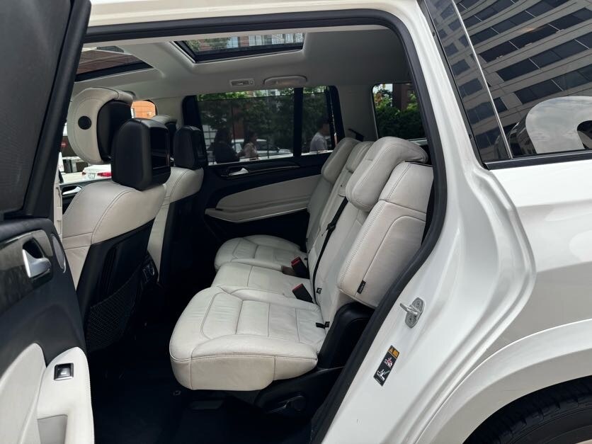 Vehicle image 22 of 46
