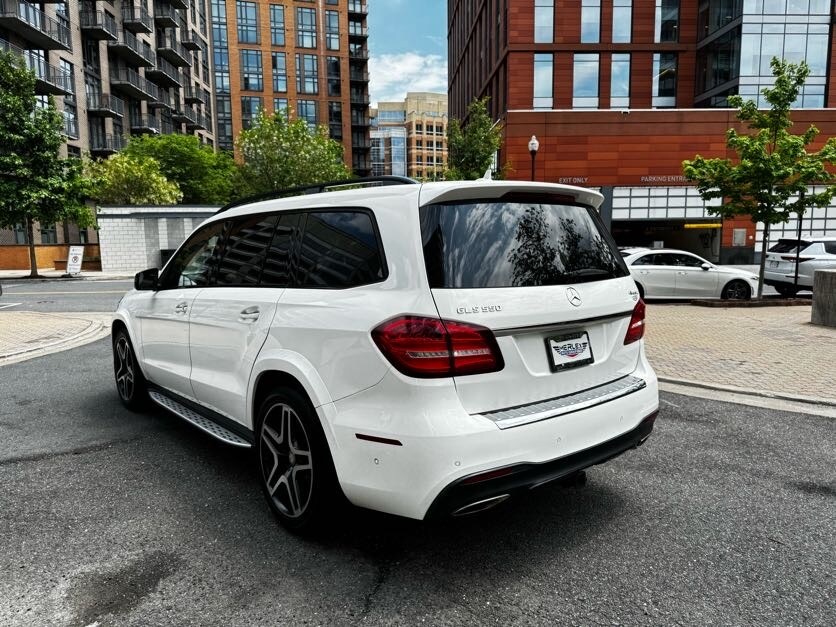 Vehicle image 7 of 46