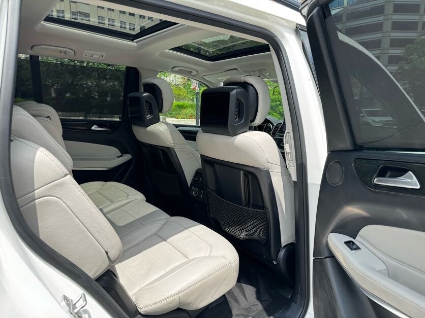 Vehicle image 25 of 46