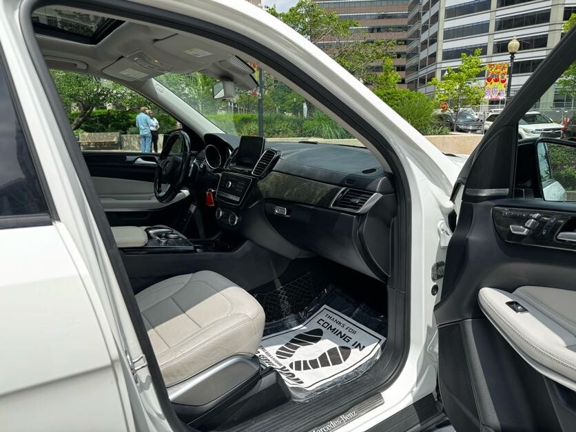 Vehicle image 36 of 46