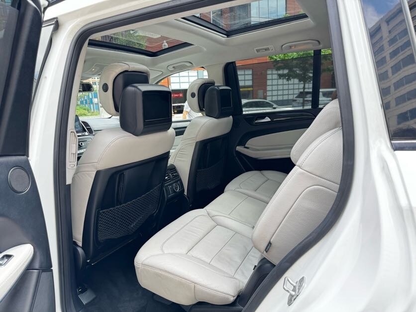 Vehicle image 21 of 46