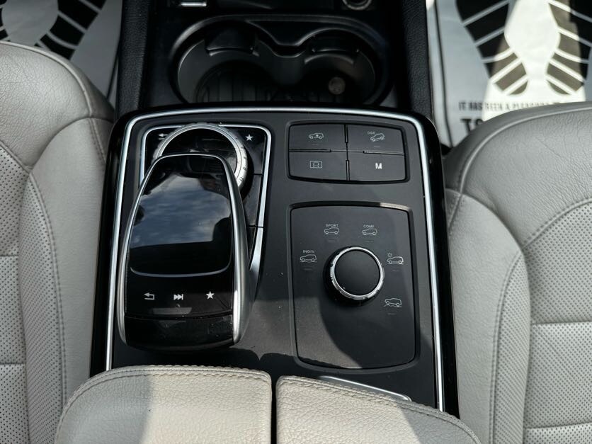 Vehicle image 34 of 46