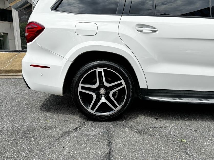 Vehicle image 13 of 46
