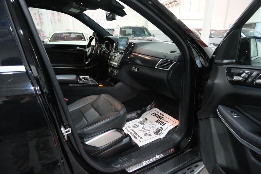 2017 Mercedes-Benz GLS 550 Image 32 of 41