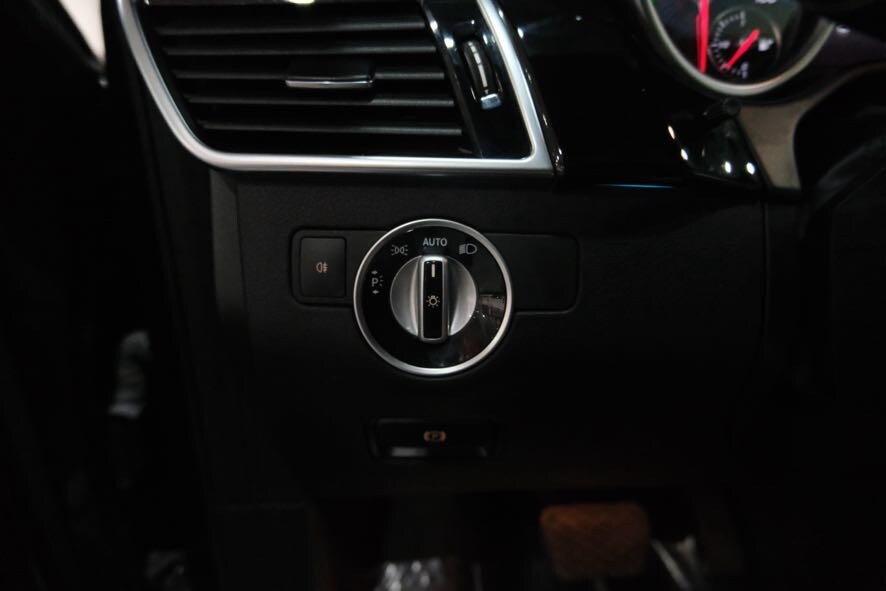 2017 Mercedes-Benz GLS 550 Image 35 of 41