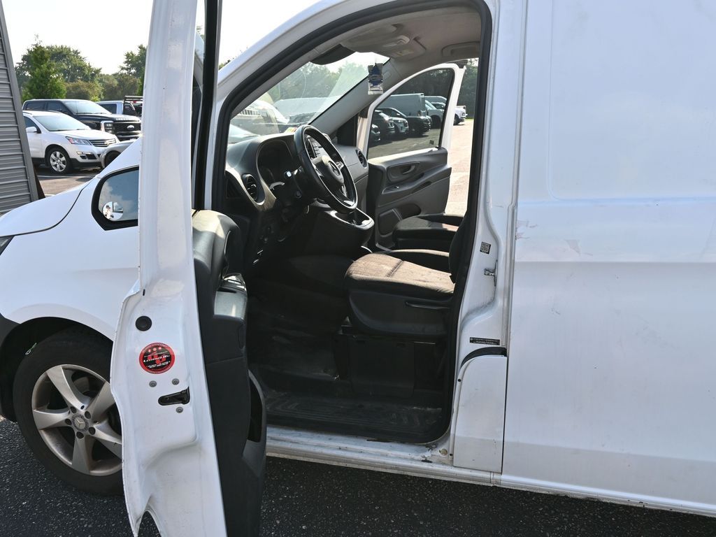 Vehicle image 25 of 29