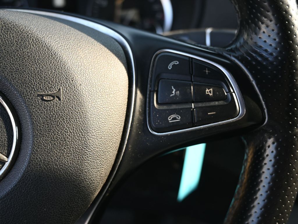 Vehicle image 21 of 29