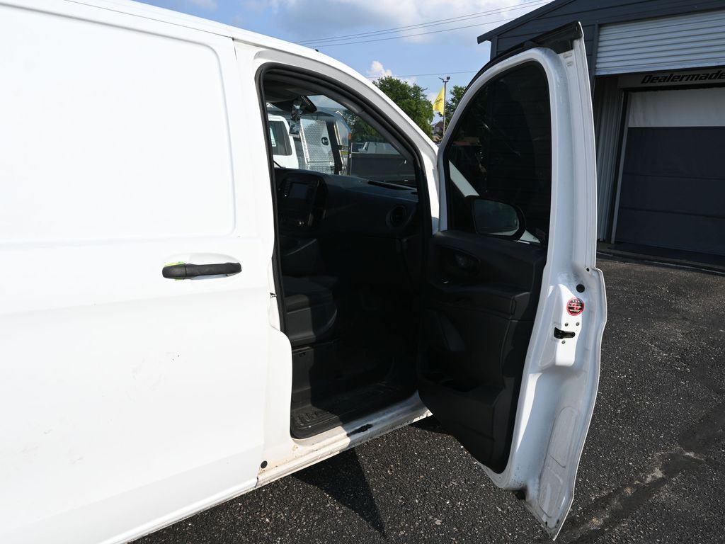 Vehicle image 28 of 29