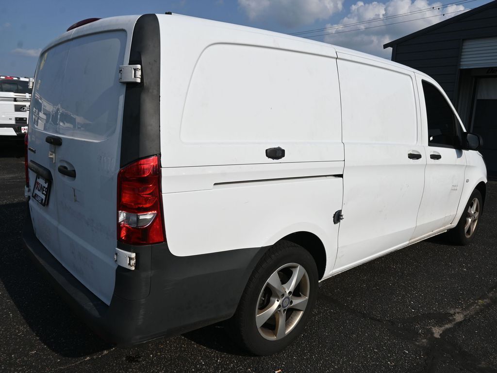 Vehicle image 7 of 29