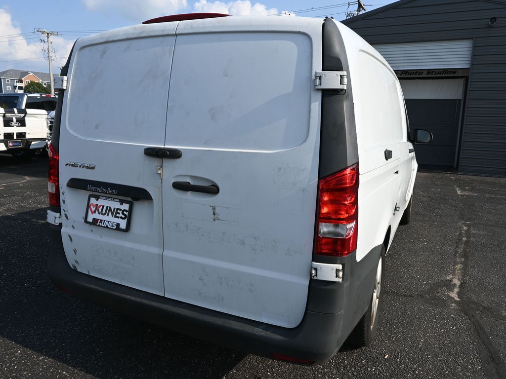 Vehicle image 8 of 29
