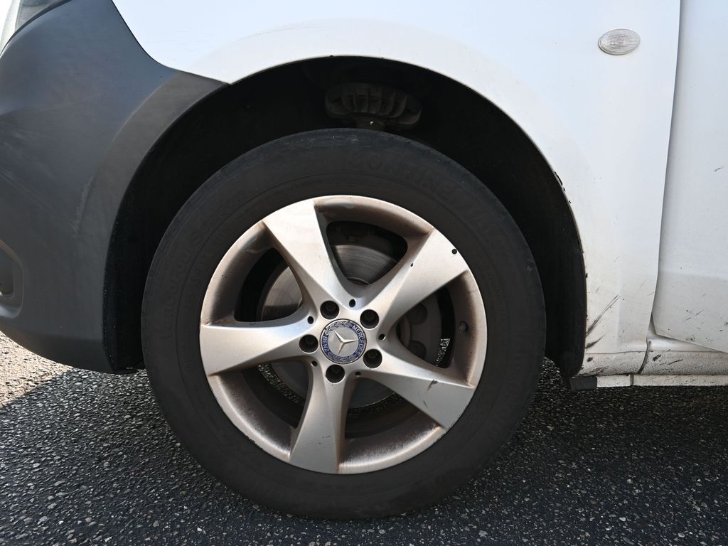 Vehicle image 13 of 29